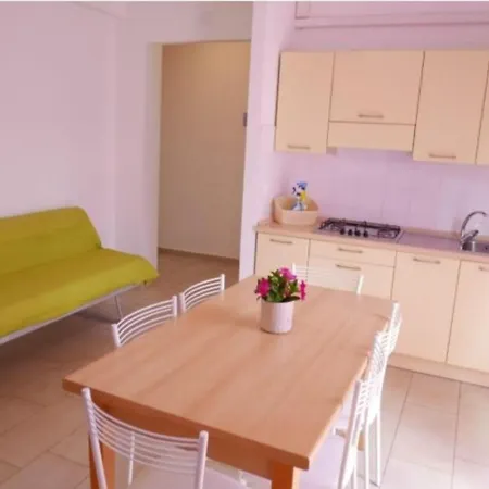 Apartment Bright Escape 250m From The Sea